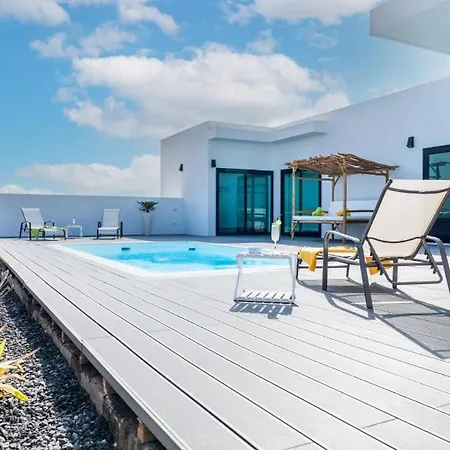 Santiago Villa *