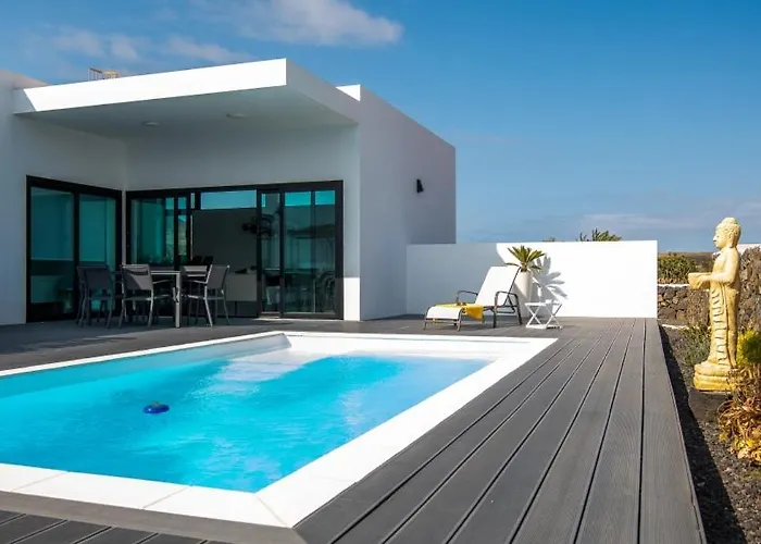 Santiago Villa
