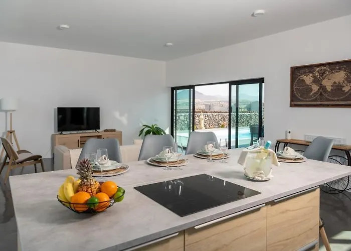 Santiago Villa *