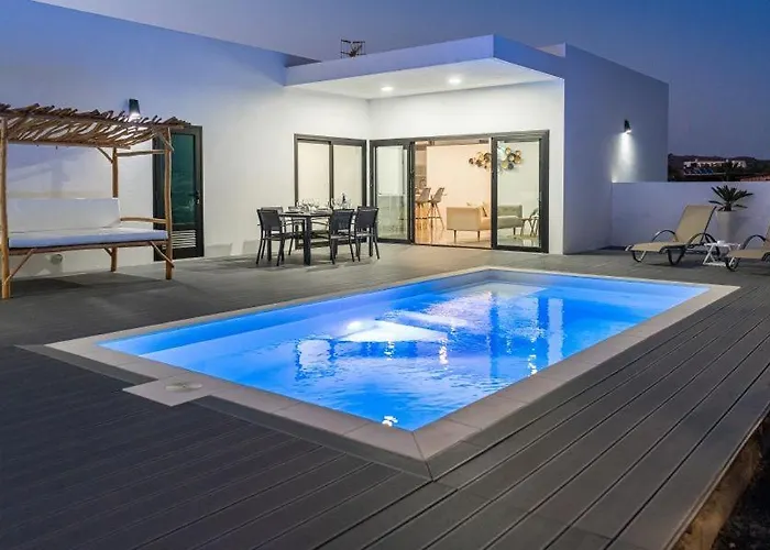 Santiago Villa *